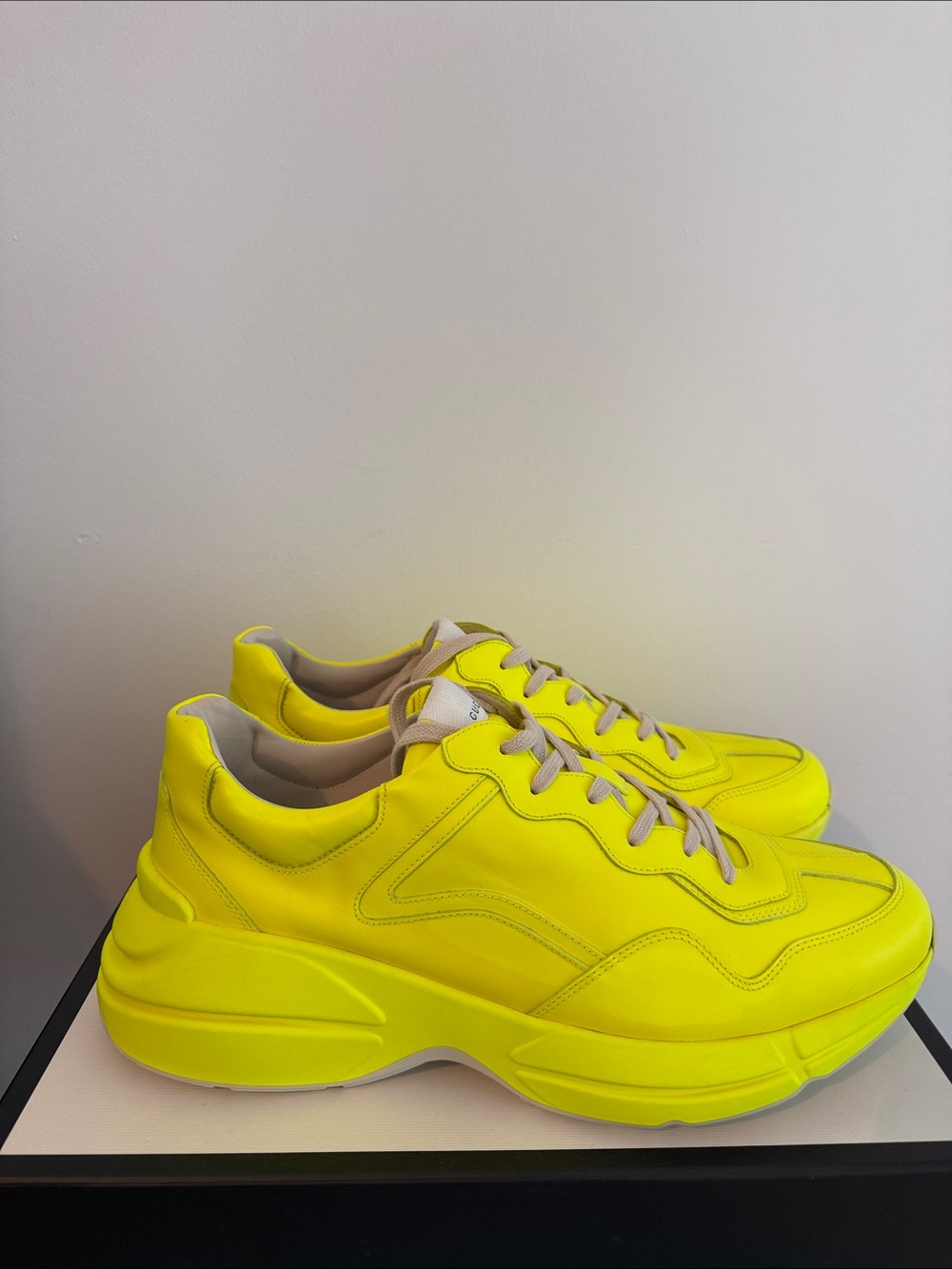 New Gucci Neon Yellow Leather Rhyton Sneakers - Picture 3 of 9